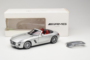 Mercedes SLS AMG Roadster Iridium Argento Minichamps 1:18 B66960078 Pressofusione — immagine 8 di 8