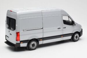 Mercedes Sprinter W907 Argento Norev 1:18 183424 Pressofusione — immagine 3 di 8