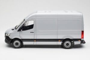 Mercedes Sprinter W907 Argento Norev 1:18 183424 Pressofusione — immagine 4 di 8