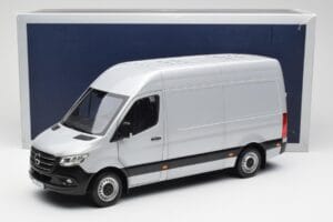 Mercedes Sprinter W907 Argento Norev 1:18 183424 Pressofusione — immagine 8 di 8