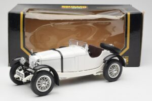Mercedes SSKL Bianco Bburago 1:18 3002 Pressofusione — immagine 8 di 8