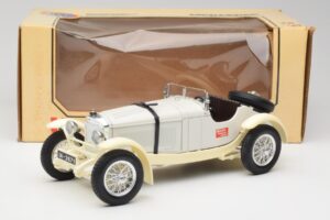 Mercedes SSKL Bianco & Crema Bburago 1:18 3002-M1 Pressofusione — immagine 6 di 6