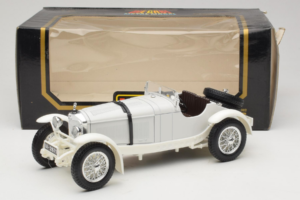 Mercedes SSKL Bianco 1931 Bburago 1:18 3002-M2 Pressofusione — immagine 6 di 6