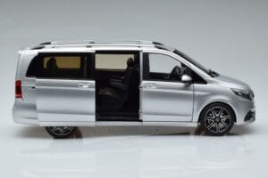 Mercedes V-Class V260 AMG Line Argento Norev 1:18 183871 Pressofusione — immagine 4 di 10
