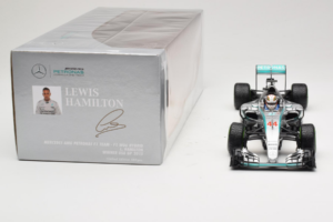 Mercedes W06 #44 L. Hamilton Mercedes AMG Petronas United States Grand Prix Winner World Champion 2015 Minichamps 1:18 110150 — immagine 6 di 7