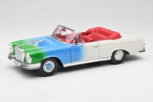 Mercedes 280SE W108 Tricolor Maisto 1:18 56014 Pressofusione