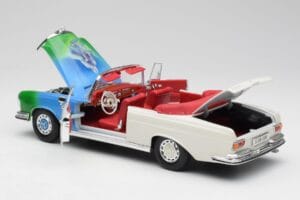 Mercedes 280SE W108 Tricolor Maisto 1:18 56014 Pressofusione — immagine 5 di 8