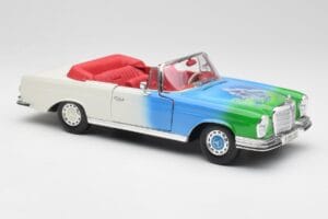 Mercedes 280SE W108 Tricolor Maisto 1:18 56014 Pressofusione — immagine 6 di 8