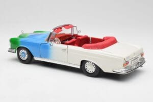 Mercedes 280SE W108 Tricolor Maisto 1:18 56014 Pressofusione — immagine 7 di 8
