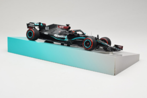 Mercedes W11 #63 G. Russell Mercedes AMG Petronas Sakhir Grand Prix 2020 Minichamps 1:18 113201663 Resina — immagine 4 di 7