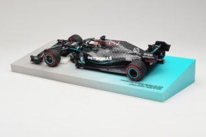 Mercedes W11 #63 G. Russell Mercedes AMG Petronas Sakhir Grand Prix 2020 Minichamps 1:18 113201663 Resina — immagine 5 di 7