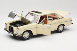 Mercedes W115 Strich 8 Crema Sun Star 1:18 4581 Pressofusione — immagine 2 di 8