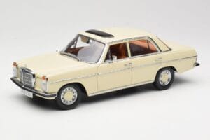 Mercedes W115 Strich 8 Crema Sun Star 1:18 4581 Pressofusione