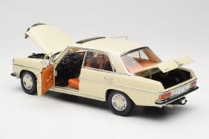 Mercedes W115 Strich 8 Crema Sun Star 1:18 4581 Pressofusione — immagine 5 di 8
