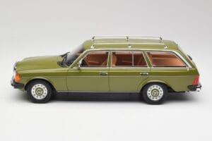 Mercedes W123 200T Cypress Verde BoS Models 1:18 BOS008 Pressofusione — immagine 3 di 6