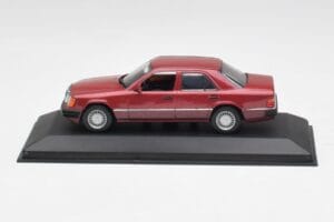 Mercedes 300D W124 Rosso Minichamps 1:43 3209 Pressofusione