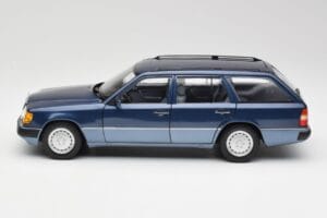 Mercedes 300D W124 T-Modell Nautical Blu Norev 1:18 183962 Pressofusione — immagine 4 di 8