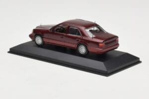 Mercedes W124 Dark Red Metallic Minichamps 1:43 MB002 Pressofusione — immagine 3 di 4