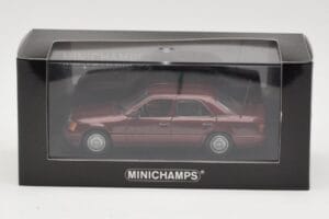 Mercedes W124 Dark Red Metallic Minichamps 1:43 MB002 Pressofusione — immagine 4 di 4