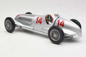Mercedes W125 #14 Daimler-Benz AG M. von Brauchitsch 2nd Place German GP 1937 Minichamps 1:18 155373114 Pressofusione — immagine 5 di 6
