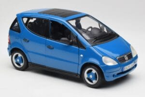 Mercedes A-Class W168 Azure Blu Maisto 1:18 50311 Pressofusione — immagine 6 di 8