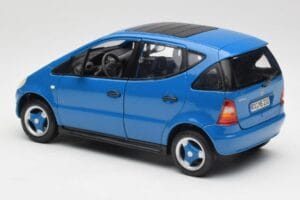 Mercedes A-Class W168 Azure Blu Maisto 1:18 50311 Pressofusione — immagine 7 di 8