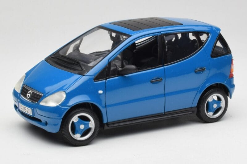 Mercedes A-Class W168 Azure Blu Maisto 1:18 50311 Pressofusione