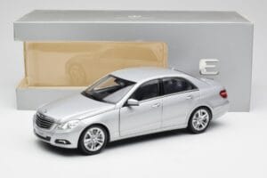 Mercedes Classe E W212 Avantgarde Iridium Argento Vernice Edizione 2 Minichamps 1:18 B66960212-D2 Pressofusione — immagine 11 di 11