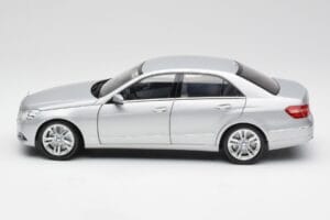Mercedes Classe E W212 Avantgarde Iridium Argento Vernice Edizione 2 Minichamps 1:18 B66960212-D2 Pressofusione — immagine 4 di 11