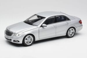 Mercedes Classe E W212 Avantgarde Iridium Argento Vernice Edizione 1 Minichamps 1:18 B66960212-D1 Pressofusione