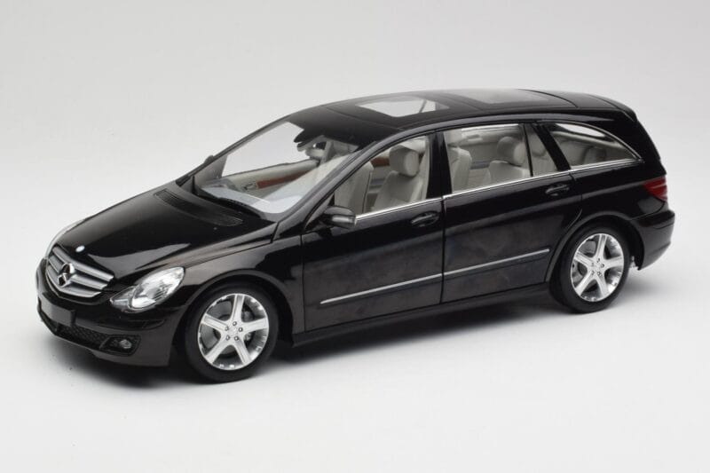 Mercedes R-Class W251 Obsidian Nero Minichamps 1:18 150034601 Pressofusione