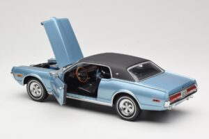 Mercury Cougar XR-7 Blu Sun Star 1:18 1562 Pressofusione — immagine 5 di 8
