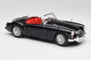 MGA English Roadster Nero Revell 1:18 84559091 Pressofusione — immagine 6 di 8