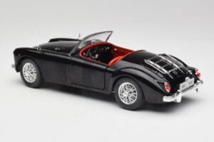 MGA English Roadster Nero Revell 1:18 84559091 Pressofusione — immagine 7 di 8