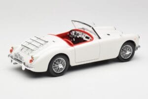 MGA Roadster Old English White Revell 1:18 08455 Pressofusione — immagine 3 di 8