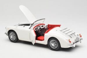 MGA Roadster Old English White Revell 1:18 08455 Pressofusione — immagine 5 di 8
