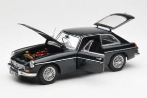 MGB GT Mk2 Coupe Racing Verde AUTOart 1:18 76602 Pressofusione — immagine 2 di 8