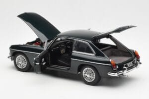 MGB GT Mk2 Coupe Racing Verde AUTOart 1:18 76602 Pressofusione — immagine 5 di 8