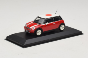 Mini Cooper Rosso Con Bandiera del Giappone Minichamps 1:43 80420309024-R1 Pressofusione — immagine 2 di 5