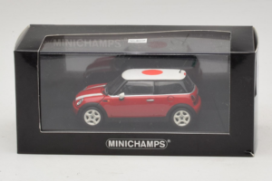Mini Cooper Rosso Con Bandiera del Giappone Minichamps 1:43 80420309024-R1 Pressofusione — immagine 5 di 5
