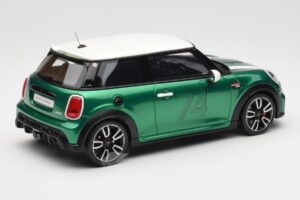 MINI Cooper F56 JCW British Racing Verde Otto 1:18 OT1098 Resina — immagine 2 di 6