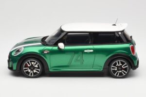 MINI Cooper F56 JCW British Racing Verde Otto 1:18 OT1098 Resina — immagine 3 di 6