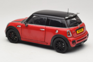 Mini Cooper John Cooper Works R56 Rosso & Nero Kyosho 1:18 80430419909 Pressofusione — immagine 7 di 8