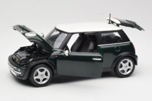 Mini Cooper Mk7 Verde Maisto 1:18 7271336 Pressofusione — immagine 2 di 8