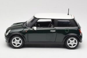 Mini Cooper Mk7 Verde Maisto 1:18 7271336 Pressofusione — immagine 4 di 8