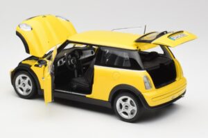 Mini Cooper One R50 Pacchetto Aerodinamico Giallo Kyosho 1:18 80430148553 Pressofusione — immagine 5 di 8