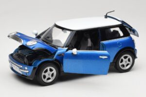 Mini Cooper R50 Blu con Tetto Bianco Mondo Motors 1:18 MINI004 Pressofusione — immagine 2 di 8