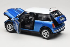 Mini Cooper R50 Blu con Tetto Bianco Mondo Motors 1:18 MINI004 Pressofusione — immagine 5 di 8