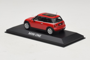 Mini Cooper Rosso Minichamps 1:43 MINI010 Pressofusione — immagine 3 di 4