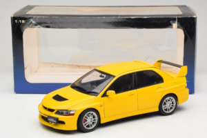 Mitsubishi Lancer Evolution IX GSR Giallo AUTOart 1:18 77192 Pressofusione — immagine 8 di 8